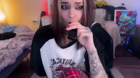   DianaBrite            fansl y online show from February 15, 1:52 pm