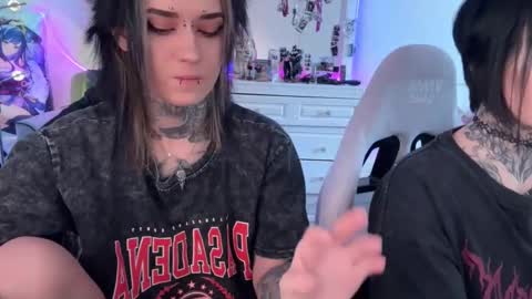   DianaBrite            fansl y online show from March 8, 10:08 am