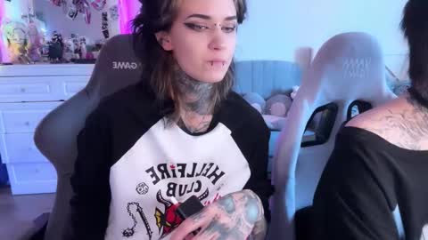   DianaBrite            fansl y online show from March 28, 8:58 am