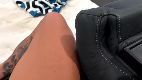 Snapshot of riskyshowoff chatting on February 5, 12:20 am House to myself boss me around online show from February 5, 12:20 am