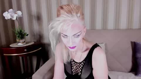 Snapshot of rita_farell chatting on February 2, 9:35 pm rita_farell online show from February 2, 9:35 pm