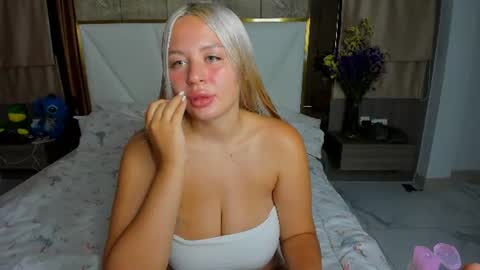Snapshot of rita_olson chatting on June 17, 12:13 am rita_olson online show from June 17, 12:13 am