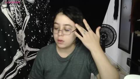 Snapshot of rivadeneira222 chatting on September 18, 10:12 pm PeachSalinger online show from September 18, 10:12 pm