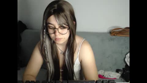 Snapshot of rivadeneira222 chatting on September 28, 3:45 am PeachSalinger online show from September 28, 3:45 am