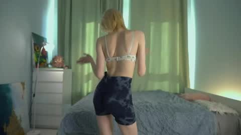 Akemi online show from April 16, 4:13 am