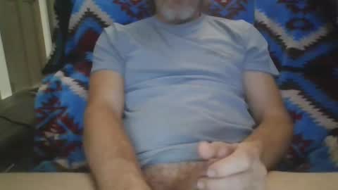 Snapshot of riverbend44 chatting on December 12, 1:43 am riverbend44 online show from December 12, 1:43 am