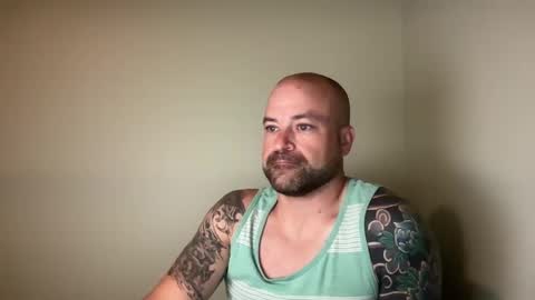 Snapshot of roadking1122 chatting on October 18, 8:26 am roadking1122 online show from October 18, 8:26 am