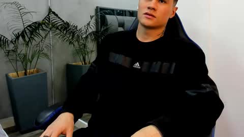 Roan Birkin online show from December 2, 9:10 pm