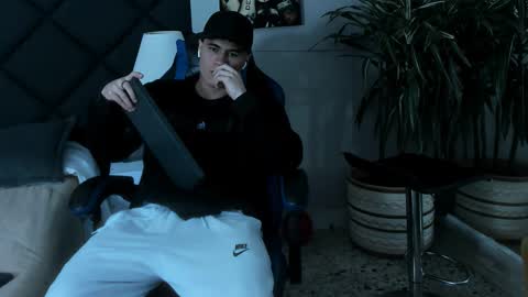 Roan Birkin online show from March 3, 9:42 pm