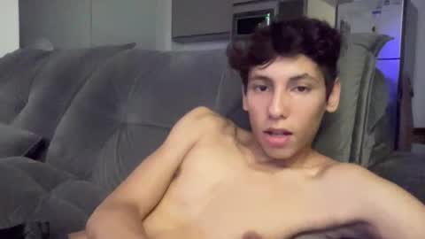 Snapshot of roandry909974 chatting on December 2, 1:58 am roandry909974 online show from December 2, 1:58 am