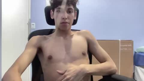 Snapshot of roandry909974 chatting on December 10, 2:16 am roandry909974 online show from December 10, 2:16 am