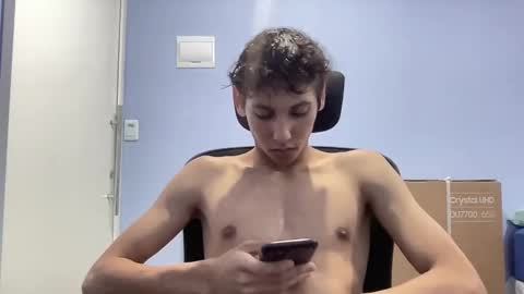 Snapshot of roandry909974 chatting on December 11, 1:15 am roandry909974 online show from December 11, 1:15 am