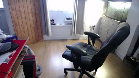 Snapshot of rob28101 chatting on February 6, 8:51 am rob online show from February 6, 8:51 am