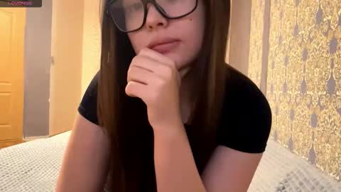 Snapshot of robbimckoy chatting on February 1, 12:59 pm Aya online show from February 1, 12:59 pm