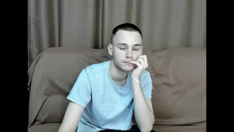 robert10211 online show from October 30, 8:27 am