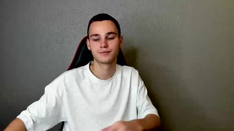 robert10211 online show from November 20, 2:23 am