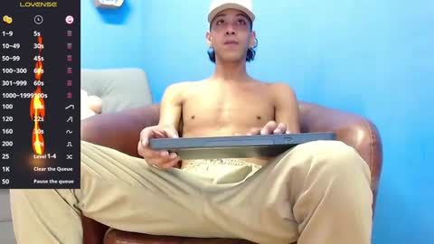 robert_kingg online show from October 6, 7:22 pm