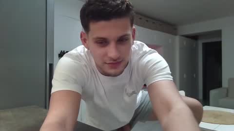 Snapshot of roberto_twink1 chatting on February 6, 4:58 pm Roberto online show from February 6, 4:58 pm