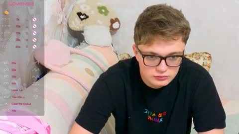 Snapshot of robertokingsize chatting on December 15, 4:22 pm robertokingsize online show from December 15, 4:22 pm