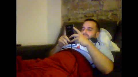 Snapshot of robertoredo chatting on December 21, 8:43 pm Roberto online show from December 21, 8:43 pm