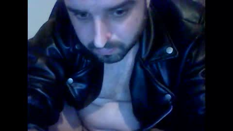 Snapshot of robertoredo chatting on January 12, 10:01 pm Roberto online show from January 12, 10:01 pm