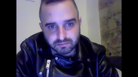 Snapshot of robertoredo chatting on January 19, 12:06 am Roberto online show from January 19, 12:06 am