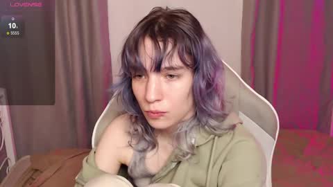Snapshot of robin_yours chatting on April 7, 11:10 am Robin your online show from April 7, 11:10 am