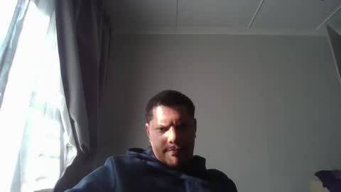 robinidessundercover34 online show from June 16, 12:30 pm