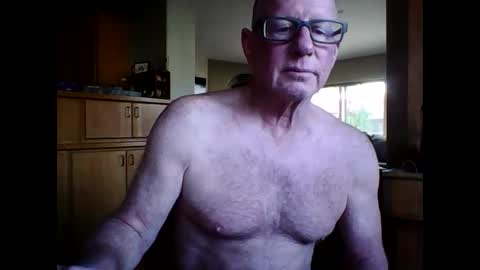 Snapshot of robo0000 chatting on June 5, 12:06 am robo0000 online show from June 5, 12:06 am