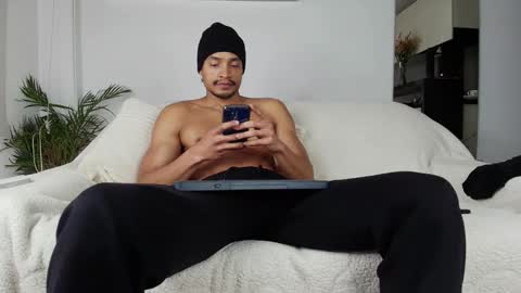 Snapshot of roby_millerr chatting on October 23, 7:56 pm roby_millerr online show from October 23, 7:56 pm