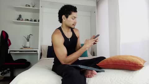 Snapshot of roby_millerr chatting on October 25, 10:26 pm roby_millerr online show from October 25, 10:26 pm