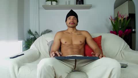 Snapshot of roby_millerr chatting on November 2, 9:39 pm roby_millerr online show from November 2, 9:39 pm