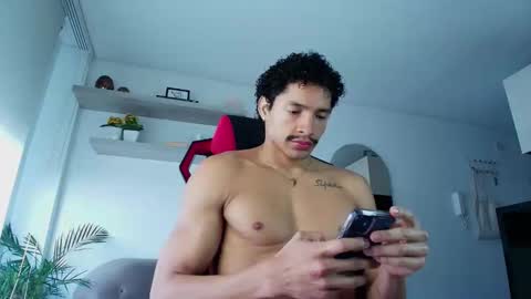 Snapshot of roby_millerr chatting on November 8, 3:01 pm roby_millerr online show from November 8, 3:01 pm