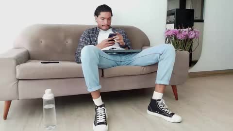 Snapshot of roby_millerr chatting on November 18, 7:29 pm roby_millerr online show from November 18, 7:29 pm