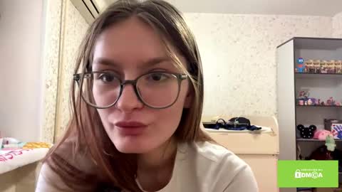 robynsentinella online show from February 1, 4:11 am