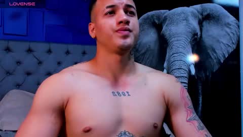 rocco_santos online show from September 23, 5:43 am