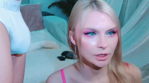 Lina and Den online show from April 18, 11:25 am