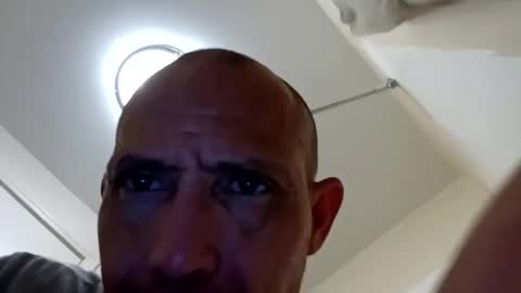 rodolfolucio online show from December 19, 5:58 am