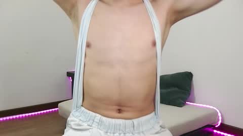 Snapshot of rofflust chatting on February 6, 3:22 am Roff Lust online show from February 6, 3:22 am