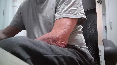 Snapshot of roger_peter chatting on January 9, 2:31 pm roger_peter online show from January 9, 2:31 pm