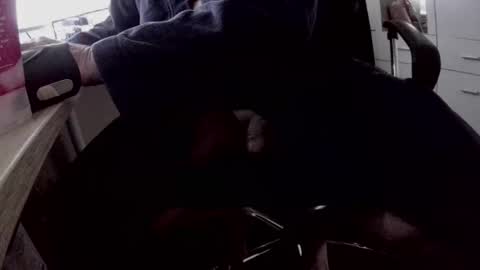 Snapshot of roger_peter chatting on March 27, 6:52 am roger_peter online show from March 27, 6:52 am