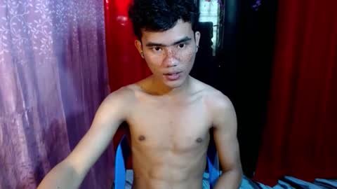 roianboyyy online show from May 27, 11:13 pm