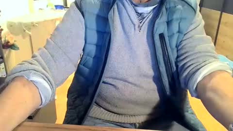 Snapshot of rolandloser1000 chatting on January 19, 4:25 pm rolandloser1000 online show from January 19, 4:25 pm