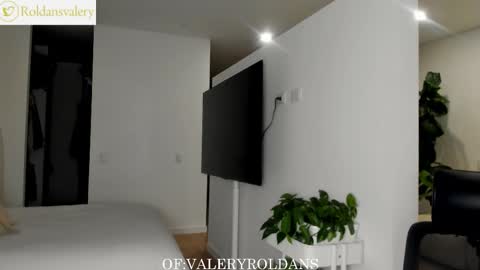 Snapshot of roldansvalery chatting on November 6, 2:45 am Valery Roldans online show from November 6, 2:45 am