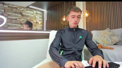 Snapshot of rolito18_ chatting on February 23, 9:37 pm twink juli online show from February 23, 9:37 pm