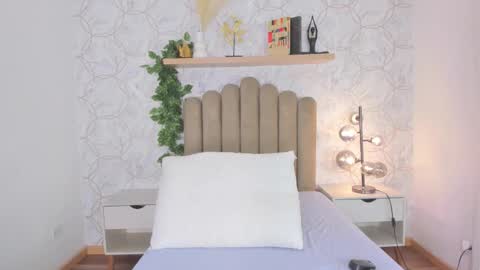 Snapshot of roma_love_ chatting on October 8, 11:52 am online show from October 8, 11:52 am