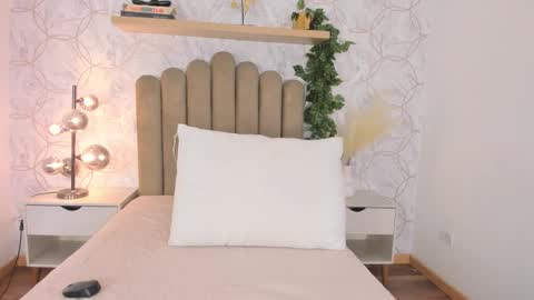 Snapshot of roma_love_ chatting on October 23, 12:15 pm online show from October 23, 12:15 pm