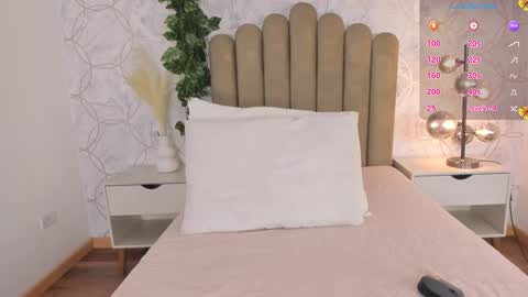 Snapshot of roma_love_ chatting on October 28, 12:52 pm online show from October 28, 12:52 pm