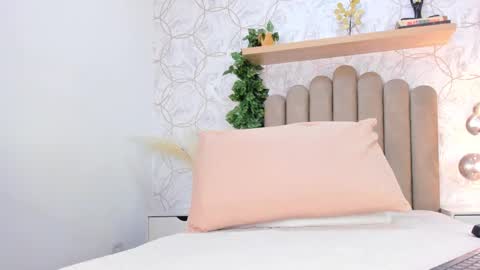 Snapshot of roma_love_ chatting on November 7, 11:54 am online show from November 7, 11:54 am