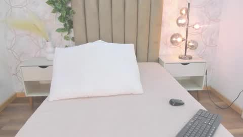   online show from December 19, 11:39 am